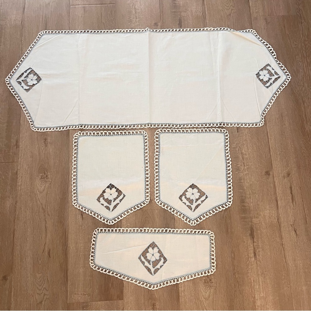 4 PCs Vtg Blue Crochet Edged Linen Cut Out Doilies Table Runners Arm Chair Cover